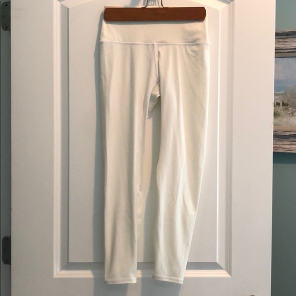 lululemon athletica Pants - Lululemon off white womens size 8 Capri EUC!